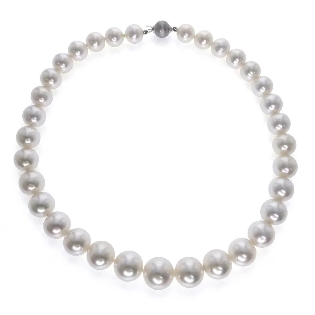Broome Pearl Strand in 18ct White Gold, 43cm Ball