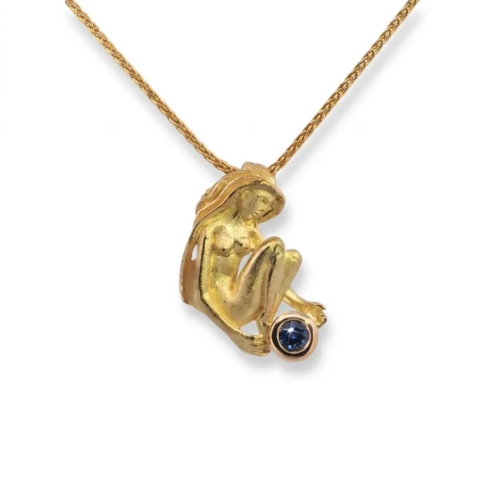 Zodiac Sculpture Pendant in 18k Yellow Gold