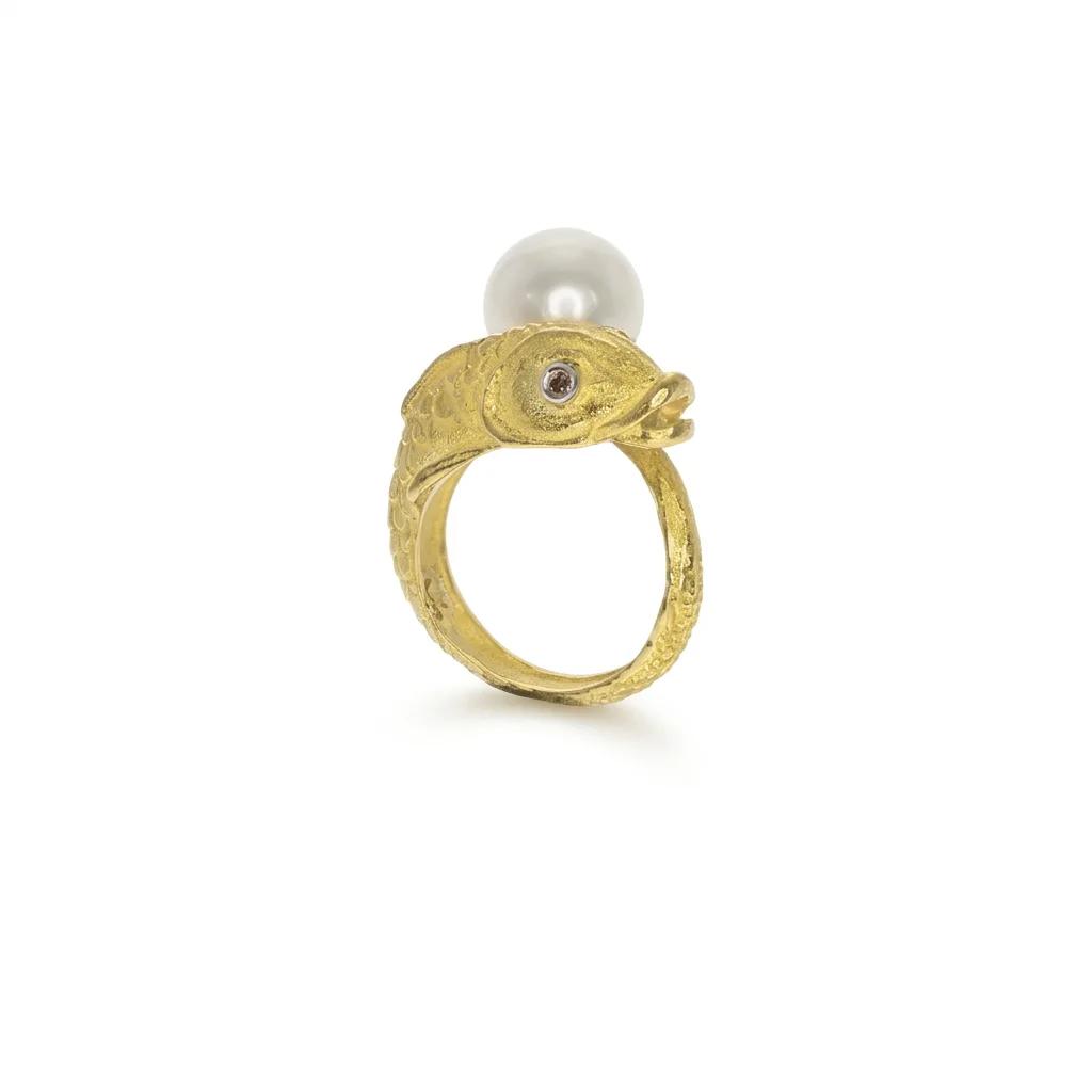 Sculpture Fish Ring Cog in 18ct Yellow Gold with Broome Pearl & Diamonds