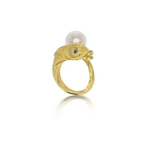 Sculpture Fish Ring Cog in 18ct Yellow Gold with Broome Pearl & Diamonds