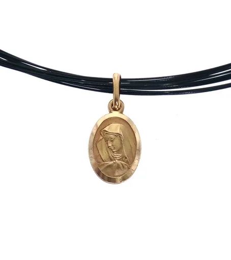Oval Mary Mini Pendant in 18ct Yellow Gold